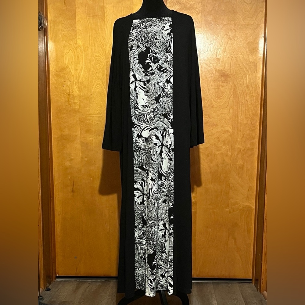The Pyramid Collection Large Black and White Long Sleeve Dress